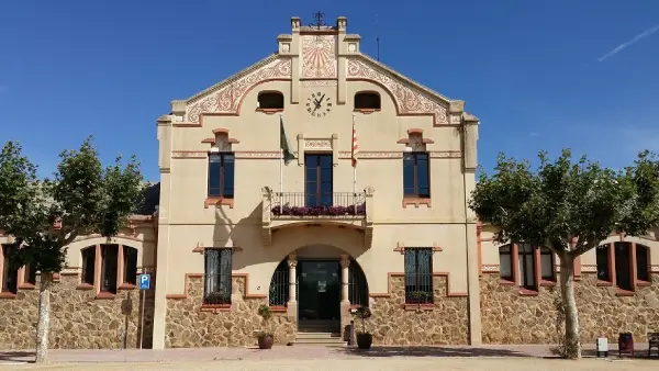 Fachada del ayuntamiento de l'ametlla del vallés